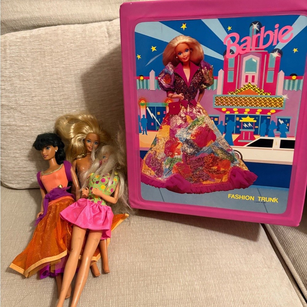 Barbie Fashion Trunk with Dolls - Pink and Orange